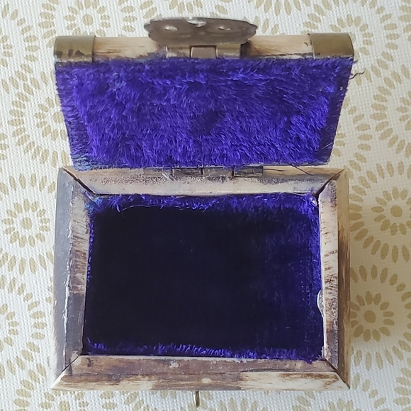 Camel Bone and Brass Vintage Trinket Box - Picture 7 of 11